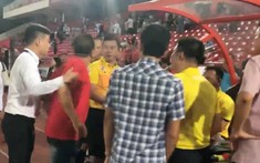 VFF chính thức  phun nước bọt vào mặt trọng tài