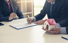 Có nên thuê nhà qua môi giới? Phí môi giới thuê nhà là bao nhiêu?