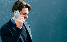 Mẹo đơn giản giúp bảo vệ smartphone, máy tính và tai nghe trong mùa mưa