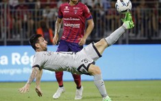 VIDEO: Messi lập siêu phẩm khiến đối thủ ngã mũ thán phục