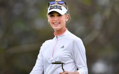'Nữ golfer xinh đẹp' gặp sự cố khó đỡ, không có quần áo mặc khi thi đấu