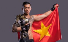 Martin Nguyễn đấm đối thủ Ukraine chỉ biết 'chạy, chạy nữa, chạy mãi'