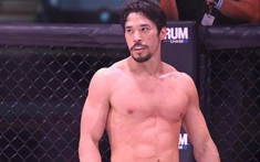 Võ sĩ Nhật Bản 'đưa mặt cho đối thủ đấm' và cái kết knock-out cực sốc