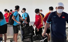 Các cầu thủ Việt Nam vui vẻ rời Indonesia sau thất bại ở trận chung kết