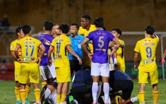 Cận cảnh trọng tài FIFA 'cướp mất' quả 11m của HAGL