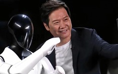 CEO Xiaomi giới thiệu robot hình người, xe điện tự lái và cả điện thoại gập