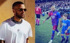 Alves: 'Thật lạ lùng khi tôi sắp sửa trở lại Barcelona trong màu áo trắng'