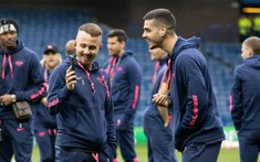 Chán mua đứt siêu sao, Laporta chuyển sang bày trò... mượn cầu thủ từ Bundesliga