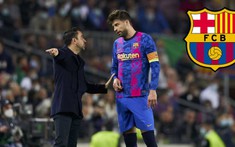 Chấp nhận đá không công, Pique vẫn bị Xavi ngó lơ