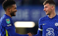 Chelsea tính 'trói chân' trụ cột với