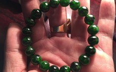 Đá Diopside xanh lá là gì? Tác dụng và ý nghĩa phong thủy