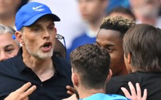 khiến cả Tuchel lẫn Conte nhận thẻ đỏ