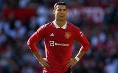 Đòi rời MU, Ronaldo  ở vòng 1 Ngoại hạng Anh