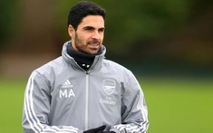 Neville khuyên Arteta tăng cường ở 2 vị trí