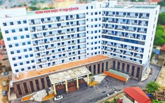 Chưa kịp phát hành cổ phiếu, một công ty phải vay tiền lãnh đạo để trả nợ trái phiếu
