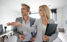 Có gì khác biệt giữa khách nội và khách ngoại?