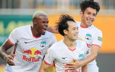 Thi đấu thăng hoa, HAGL nhận 'cơn mưa danh hiệu' ở V-League