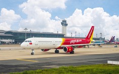 Hút thuốc trên máy bay một hành khách bị cấm bay 9 tháng