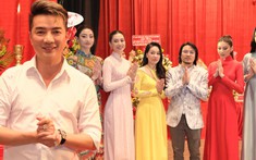 Đàm Vĩnh Hưng, hoa hậu Tiểu Vy - Lương Thùy Linh tụ họp, thành kính dâng hương trong ngày giỗ Tổ sân khấu
