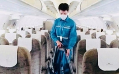 Việc tử tế: Nhân viên sân bay trả lại gần 2,4 tỷ đồng hành khách để quên trên khoang máy