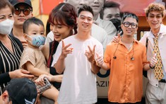 Rhymastic diễn liveband trước Bưu điện Sài Gòn, SpaceSpeakers đổ bộ bất ngờ khiến khán giả 'tròn mắt'