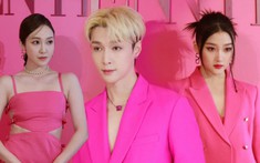 Diện nguyên cây hồng dự sự kiện:  Trương Nghệ Hưng quá đẹp trai, Jessica bị Quan Hiểu Đồng 'chặt đẹp'