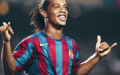 VIDEO: Huyền thoại Ronaldinho vẽ 'cầu vồng' tuyệt đẹp ở tuổi 42