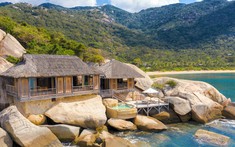 Thua lỗ nặng, cổ phiếu của chủ khu nghỉ dưỡng Six Senses Ninh Vân Bay tiếp tục bị cảnh báo
