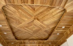Trần gỗ là gì? Ưu nhược điểm và phân loại trần gỗ
