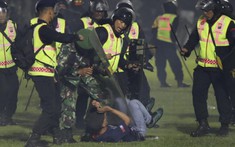 Indonesia công bố số nạn nhân vụ bạo loạn bóng đá, cả thế giới đau thương