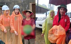 Ca sĩ Thủy Tiên lội nước, dầm mưa đến Nghệ An hỗ trợ bà con sau thiên tai