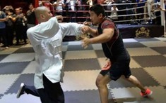 VIDEO: Cao thủ Vịnh Xuân Quyền khiến võ thuật Trung Quốc 'bẽ mặt' vì thách đấu võ sĩ MMA
