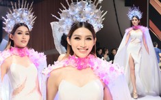 Á hậu Hoa bình Việt Nam - Quỳnh Châu lộng lẫy tựa nữ hoàng, diễn vedette show 'Inside' của NTK Nguyễn Minh Tuấn