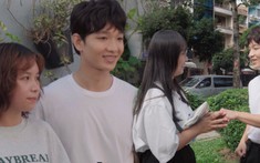 Hoàng Dũng xuất hiện bất ngờ, trao tận tay vé Yên Concert cho khán giả may mắn