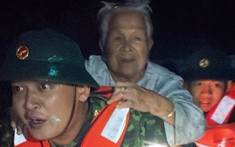 Tiếng kêu cứu trắng đêm của người Đà Nẵng bị ngập trong mưa lịch sử