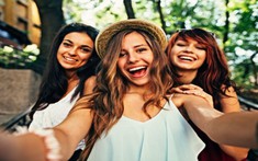 Hẹn hò qua mạng: Khi bạn thân là quân sư tình cảm không thể thiếu