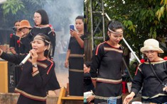 H'Hen Niê tổ chức cuộc thi đầy ý nghĩa cho phụ nữ trong bản làng nhân ngày 20/10