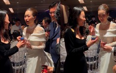 Đám cưới Đỗ Mỹ Linh: 'Bà trùm hoa hậu' Phạm Kim Dung tặng cô dâu, chú rể 1 cây vàng