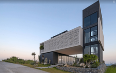 Biệt thự 500m2 với hồ bơi vô cực ôm trọn vẻ đẹp của Vịnh Hạ Long