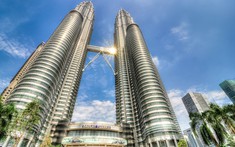Ghé thăm tòa tháp đôi Petronas cao chọc trời ở Malaysia