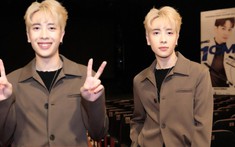 Đắt show MC, Nicky duyên dáng 'thầu' luôn showcase debut của cậu bạn Roy Nguyễn
