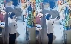 Ngán ngẩm với hành động của nam thanh niên khi vào lễ chùa: Tay vừa thắp hương vừa nhặt tiền công đức vào ví