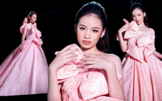 Làm vedette cho show thời trang của NTK Đỗ Mạnh Cường, Bảo Hà “chiếm sóng” sàn catwalk với thiết kế siêu khủng