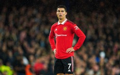 MU tạm biệt Ronaldo: Khóc xong rồi thì cất gọn poster vào một góc