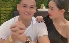Vợ tuyển thủ ĐT Việt Nam mang tiền mua sữa cho con chơi cá độ, công khai thẳng lên facebook