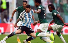 HLV Ả Rập Xê Út hét lớn: 'Các cậu đến World Cup để chụp ảnh với Messi à?'