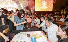 Nhà đầu tư lão luyện đang gom tài sản gì?