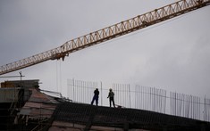 Gói giải cứu 'toàn diện nhất' của Trung Quốc cho lĩnh vực bất động sản khiến giá cổ phiếu, trái phiếu tăng vọt