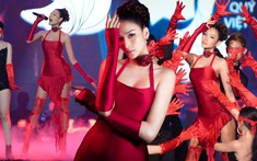 Phản ứng của khán giả ra sao khi trực tiếp nghe giọng hát của á hậu Hoàng Thùy trên sân khấu?
