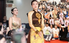 Trang Hý, Ba Lùi bất ngờ xuất hiện 'đại náo' Fans Meeting của hoa hậu Thiên Ân